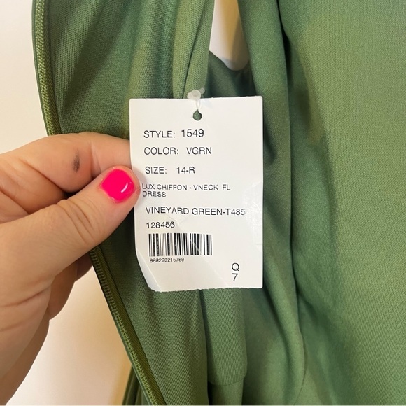 Dessy Collection- DEEP V-NECK CHIFFON MAXI DRESS - Picture 11 of 15